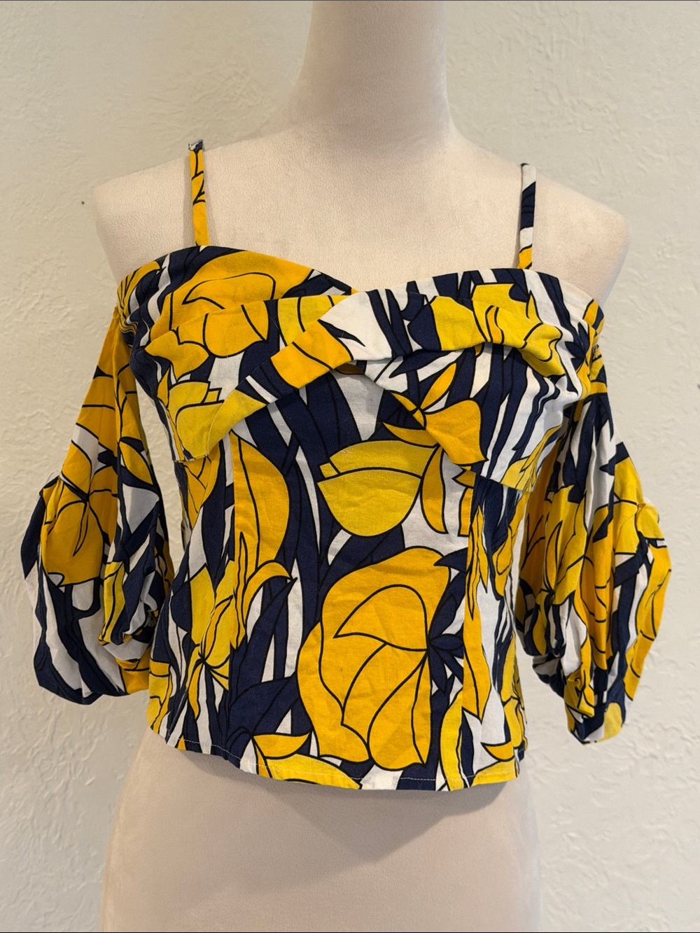 Lulumari Bandeau top with off the shoulder sleeves size small